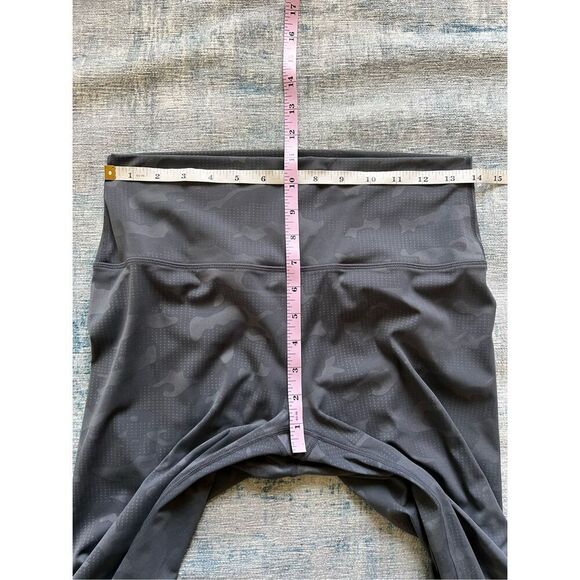 ZYIA Active Gray Camo Camouflage Dot 7/8 Leggings Size 8 - 10 - Picture 5 of 8